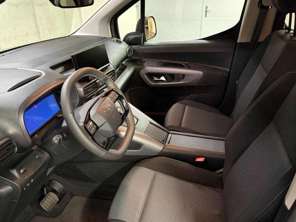 toyota-proace-city-verso-1-5-d-at-vip-7-mist - 8