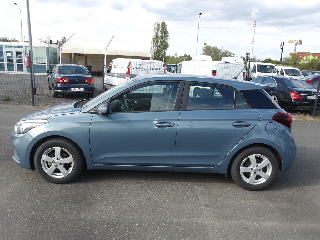 hyundai-i20-1-2i-1-maj-naj-62000-km - 2