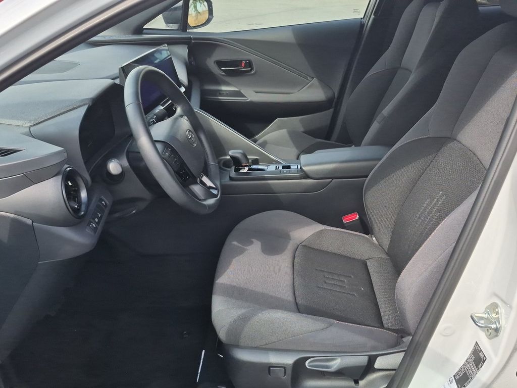 toyota-c-hr-2-0-phev-fwd-style - 8