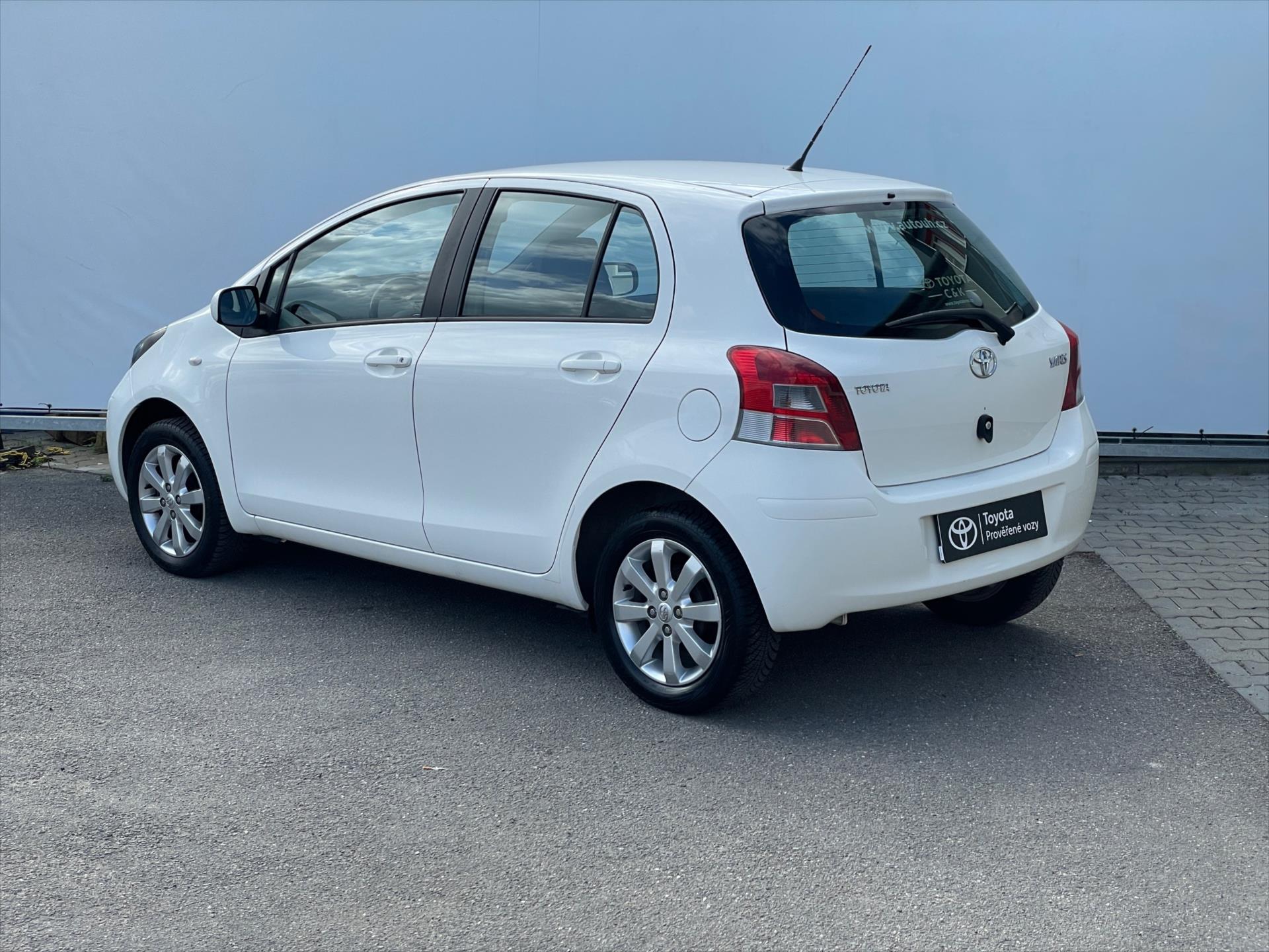 toyota-yaris-1-0-dream - 3
