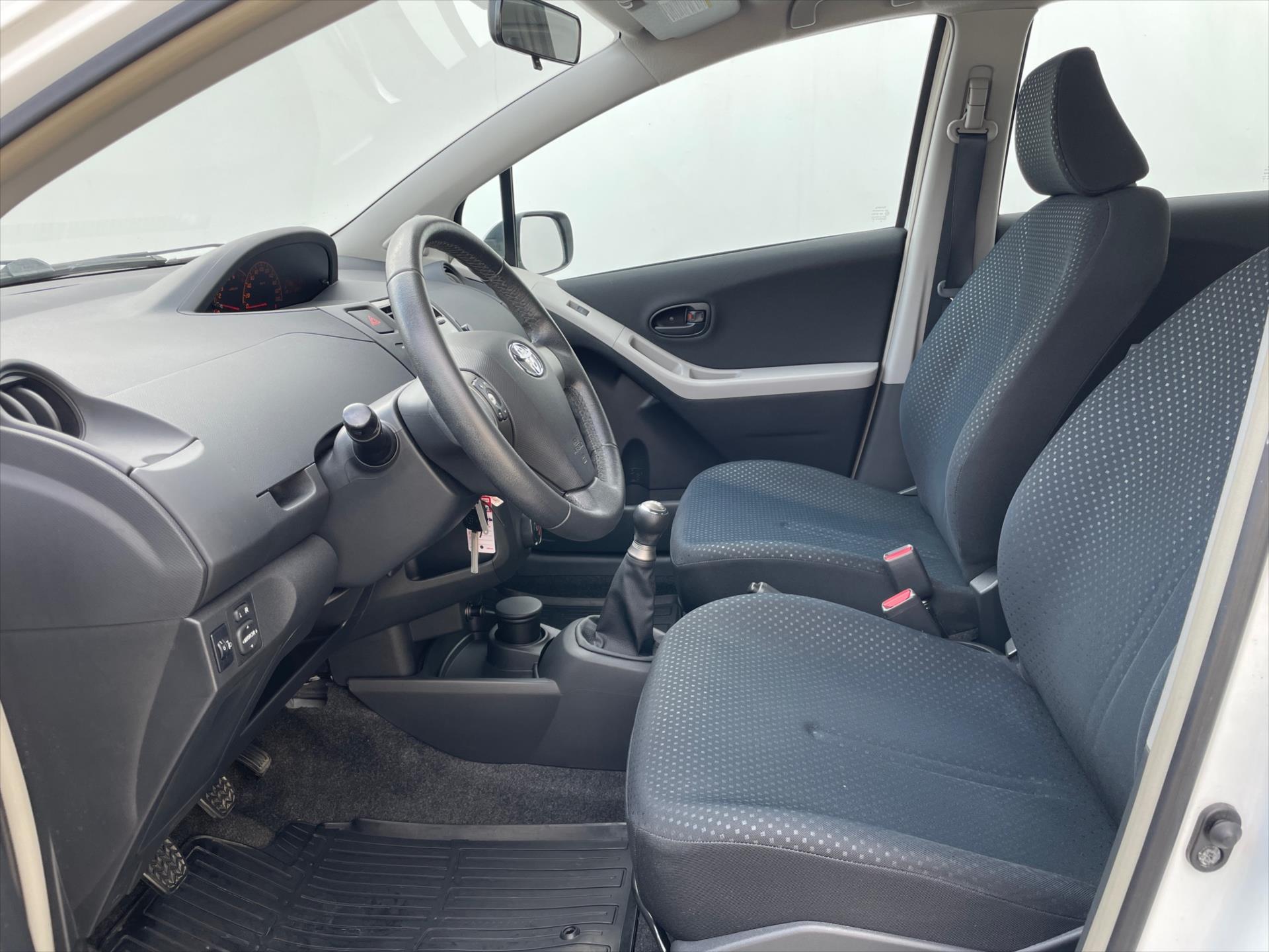 toyota-yaris-1-0-dream - 8