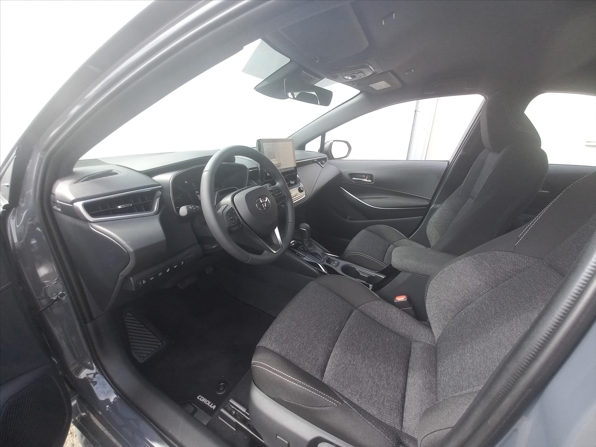 toyota-corolla-1-8-hybrid-e-cvt-140k-ts-comfort-tech - 9