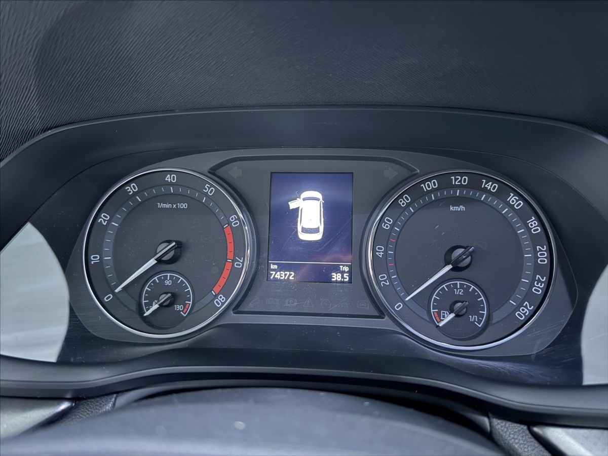 skoda-octavia-1-5-tsi-led-keyless-navi-tz - 9