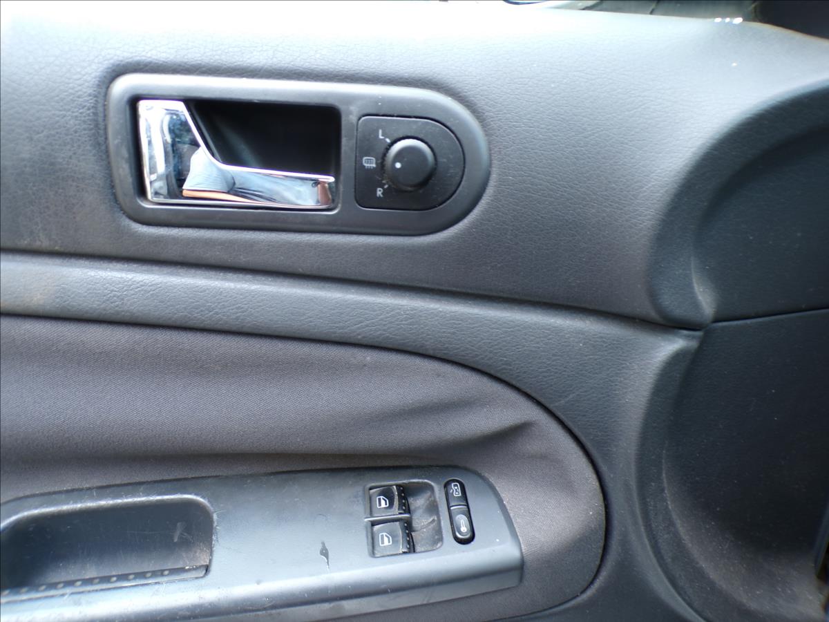 volkswagen-passat-1-6-i-tazne-zarizeni - 8