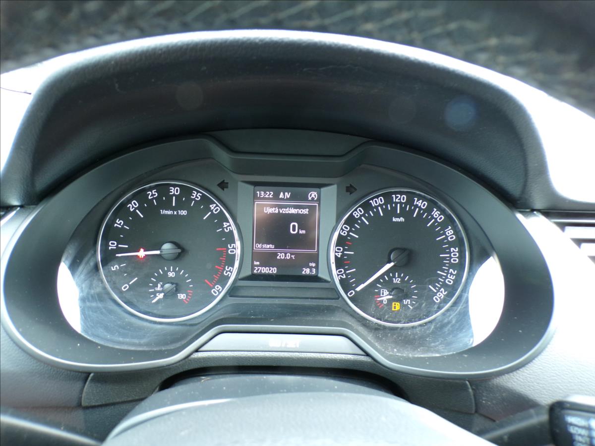 skoda-octavia-1-6-tdi-greenline - 7