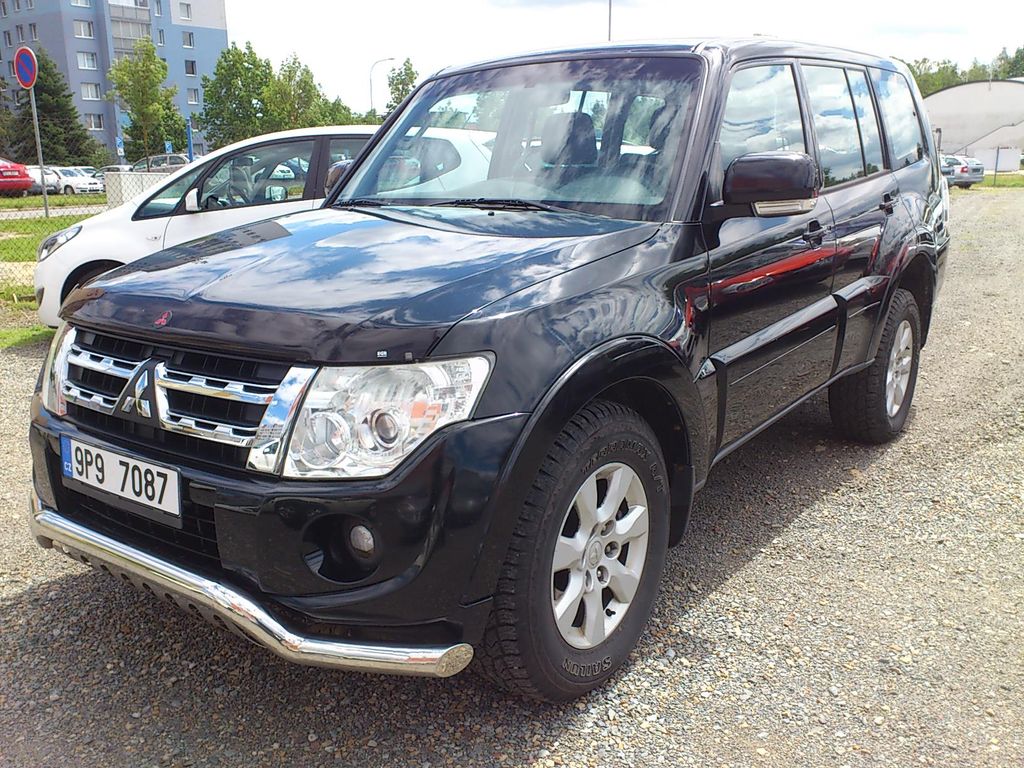 Mitsubishi Pajero 3.2 DI-D 4x4 míst 7 r.v 2012