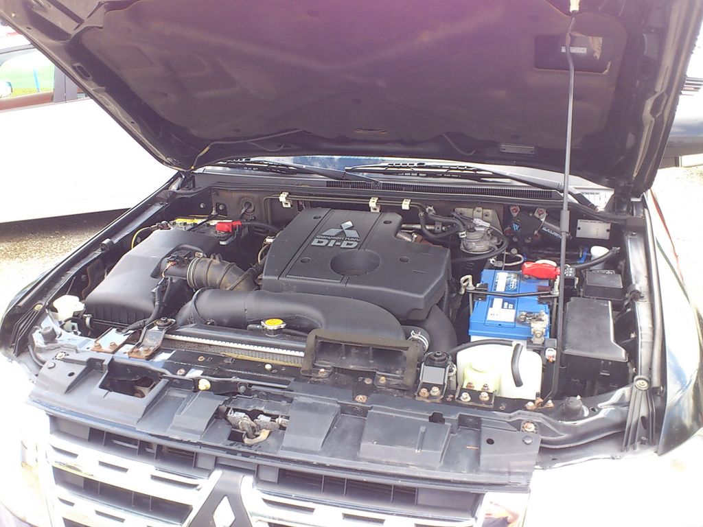 mitsubishi-pajero-3-2-di-d-4x4-mist-7-r-v-2012 - 9