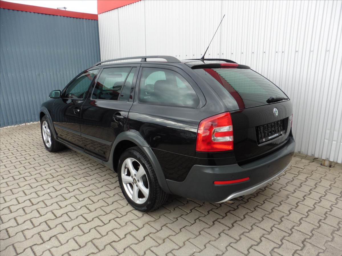 skoda-octavia-ii-combi-2-0-tdi-scout-4x4 - 2