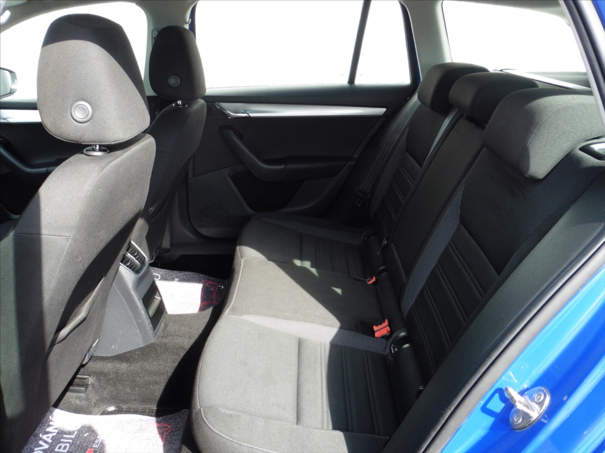 skoda-octavia-2-0-iii-combi-2-0-tdi-navi-led-temp - 7