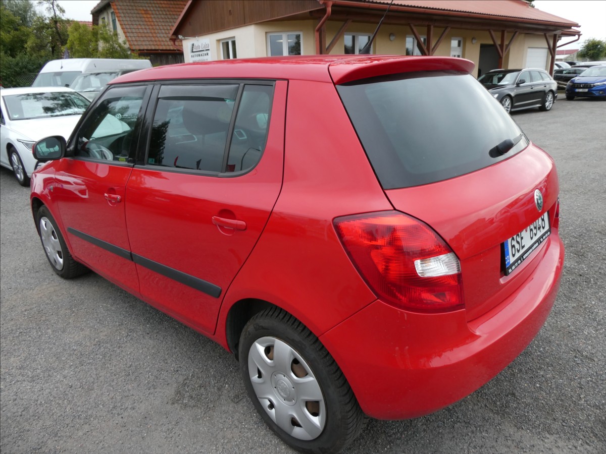 skoda-fabia-1-6-i16v-77kw-automat-klima-cr - 4