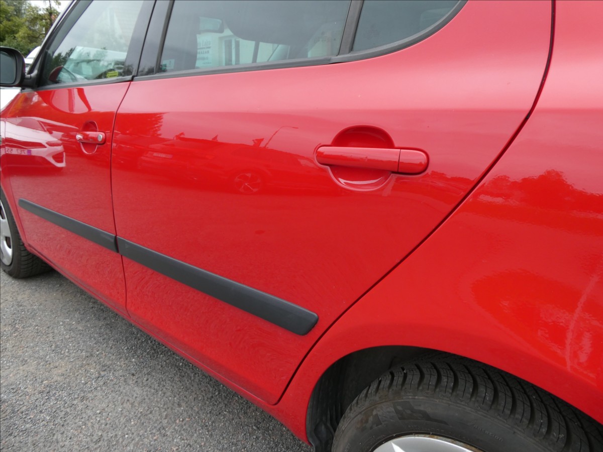 skoda-fabia-1-6-i16v-77kw-automat-klima-cr - 9