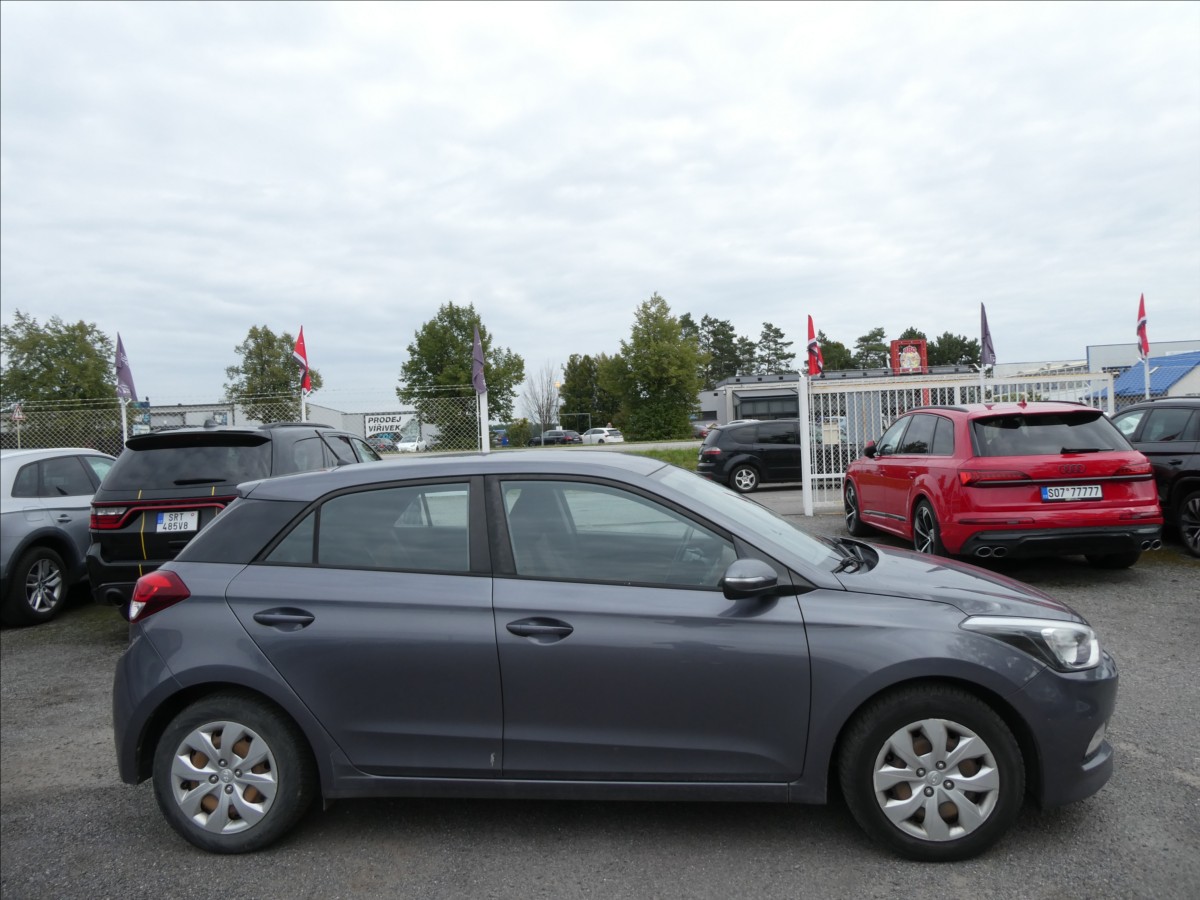 hyundai-i20-1-2-i-55kw-koupeno-v-cr-klima - 7