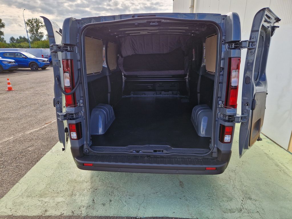 renault-trafic-2-0dci-do-2-49t-spani-topeni - 9