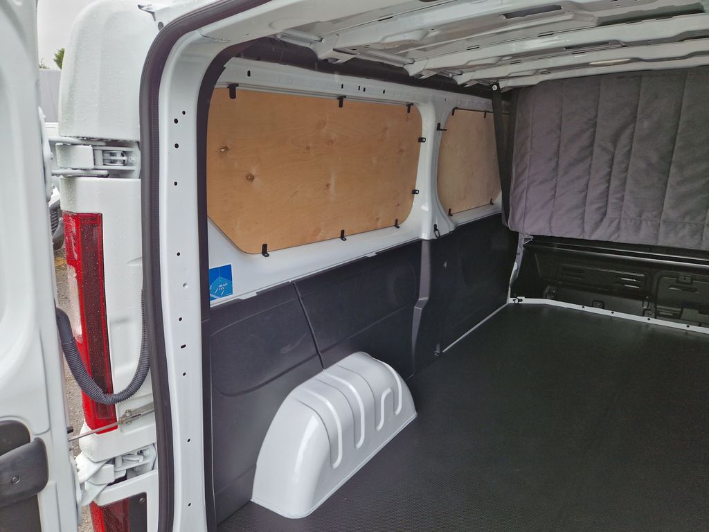 renault-trafic-2-0dci-do-2-49t-spani-topeni - 9