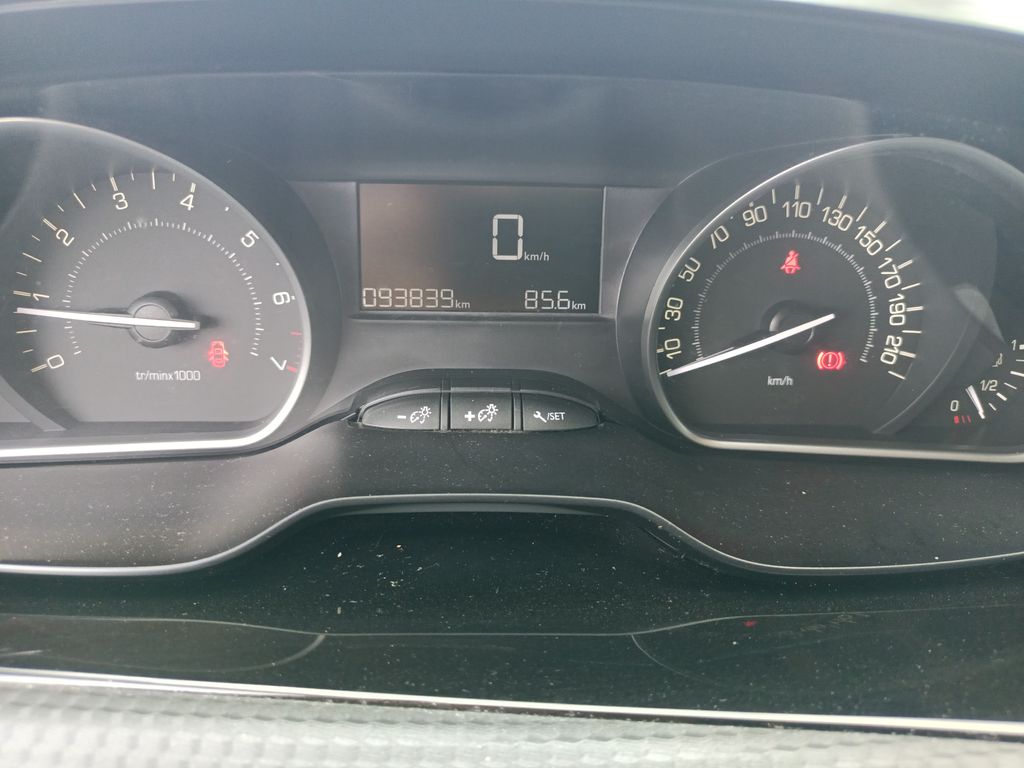 peugeot-2008-active-1-2-pt-82k-man5 - 8