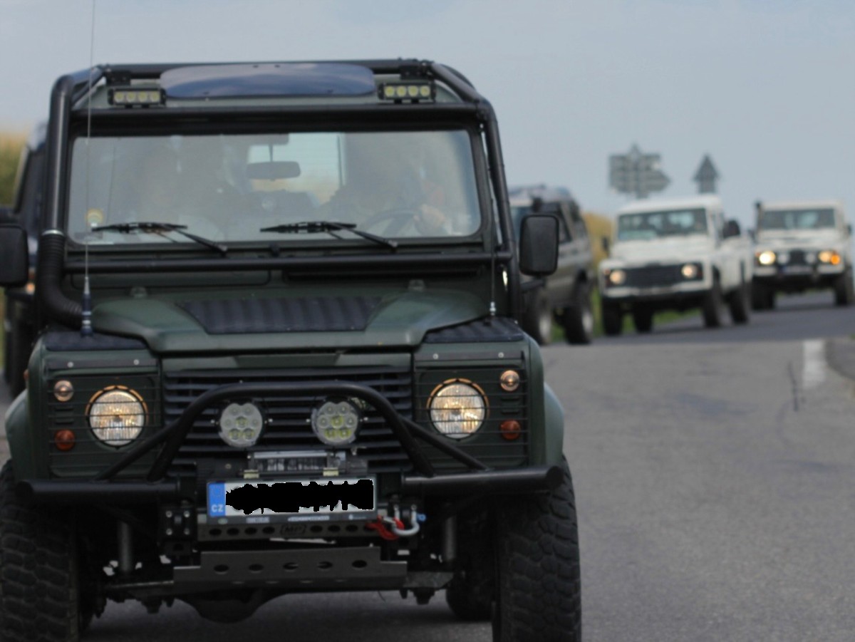 Land Rover Defender 