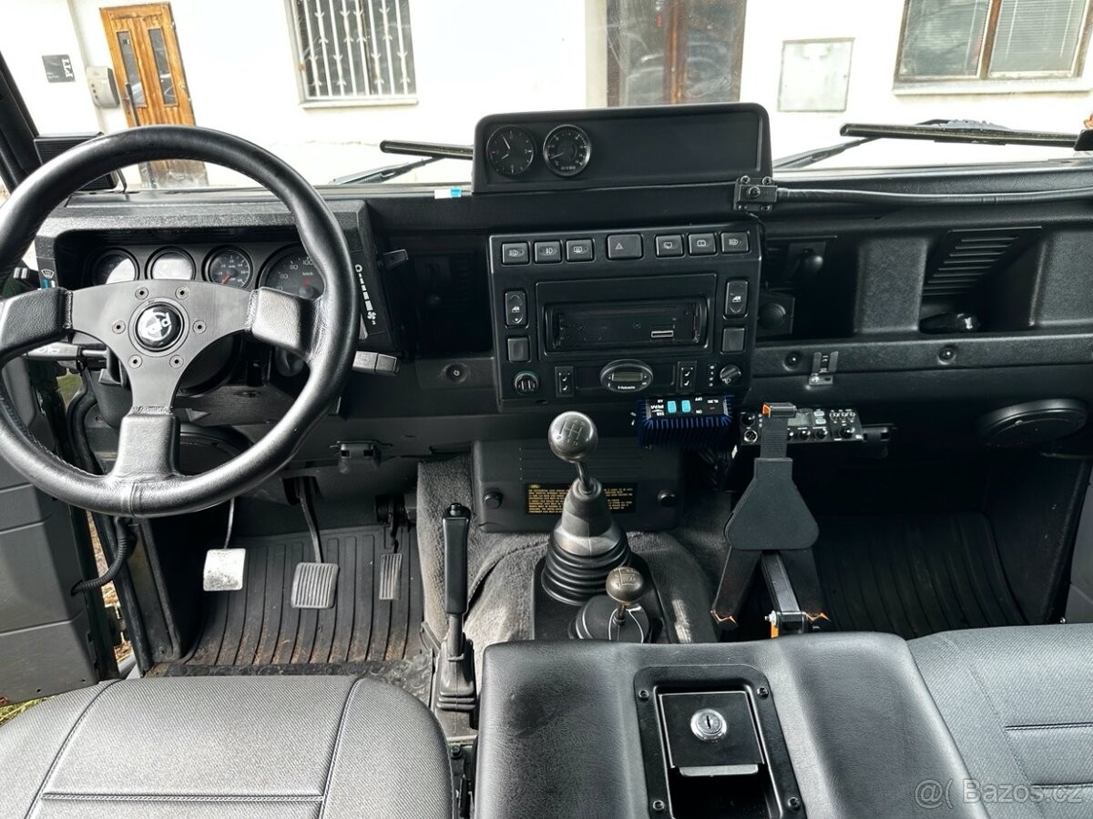 land-rover-defender - 4