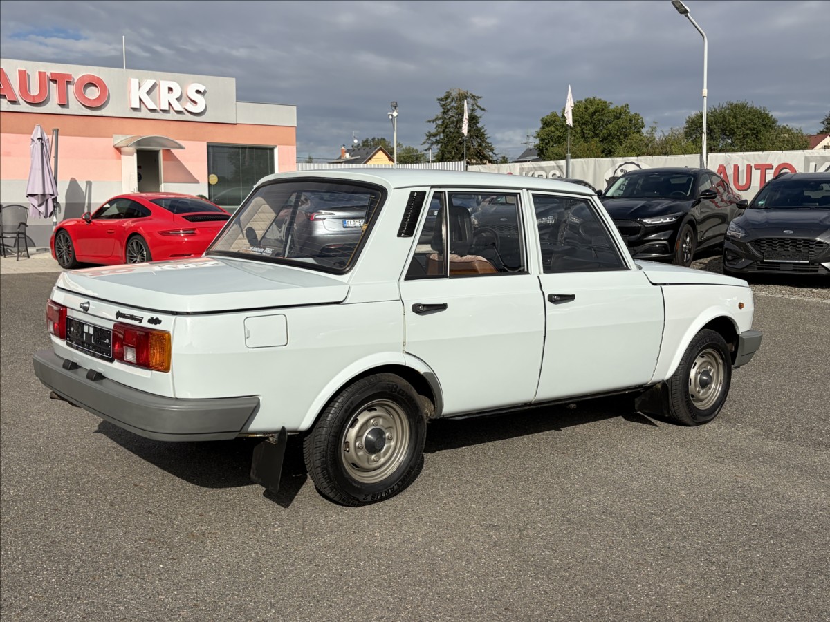 wartburg-353-1-3-mimoradne-zachovaly-retrokousek - 3