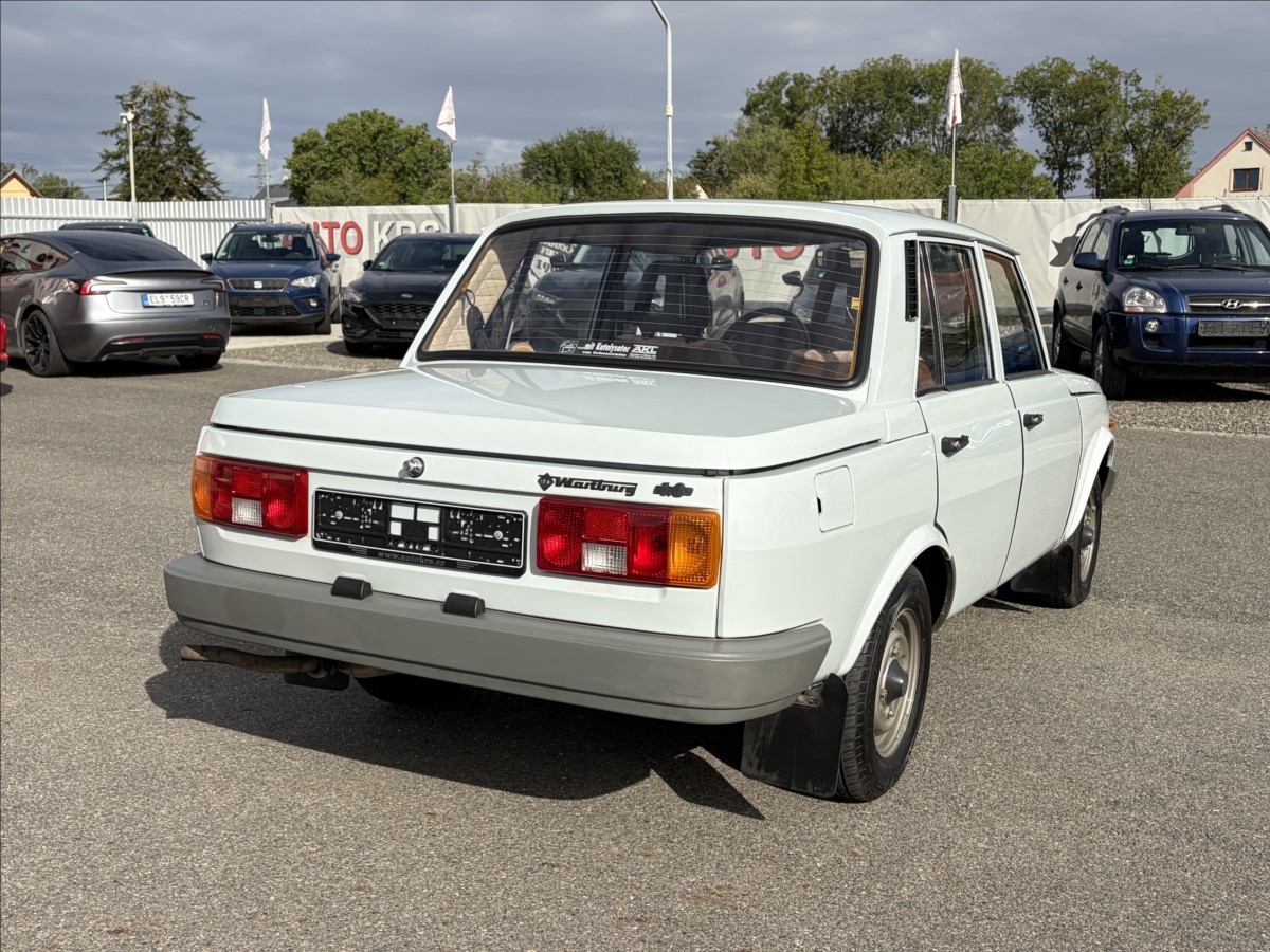 wartburg-353-1-3-mimoradne-zachovaly-retrokousek - 4