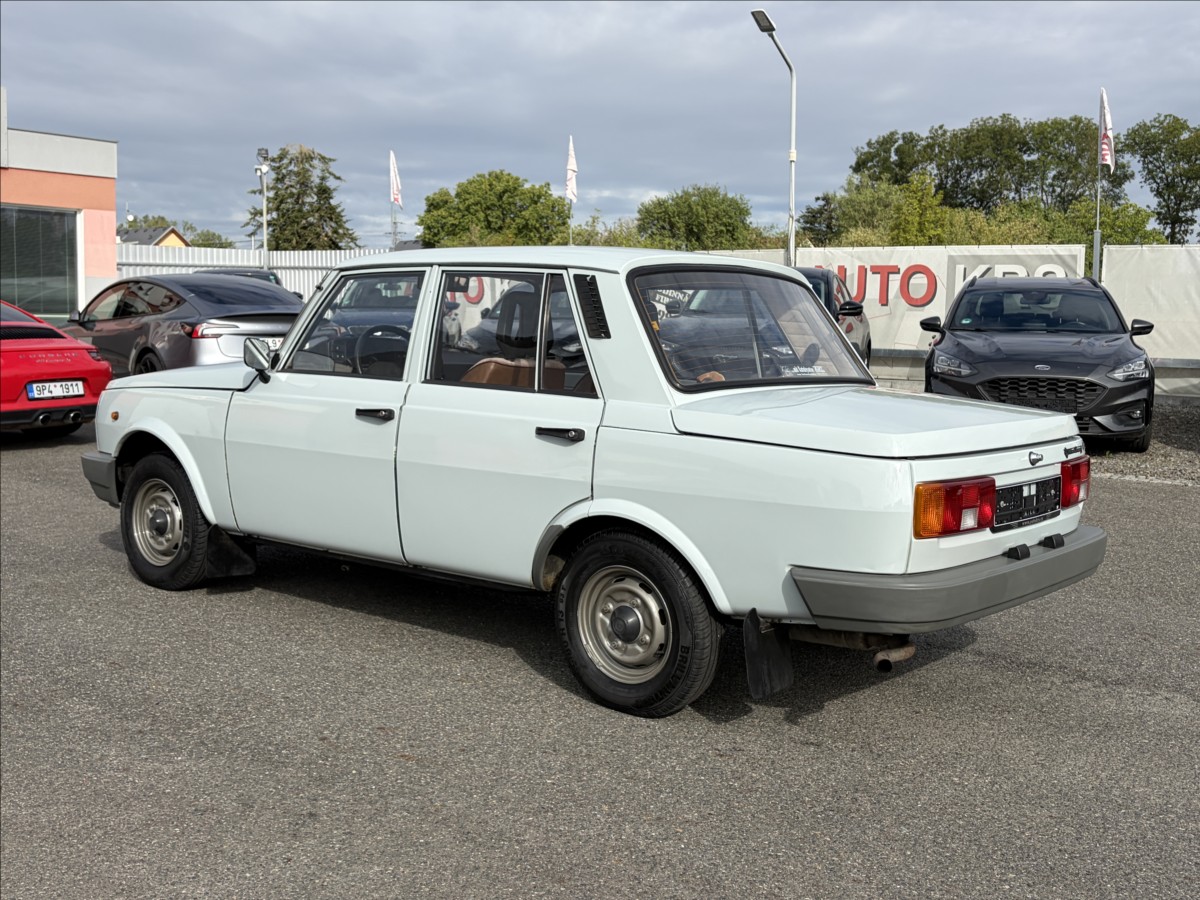 wartburg-353-1-3-mimoradne-zachovaly-retrokousek - 7