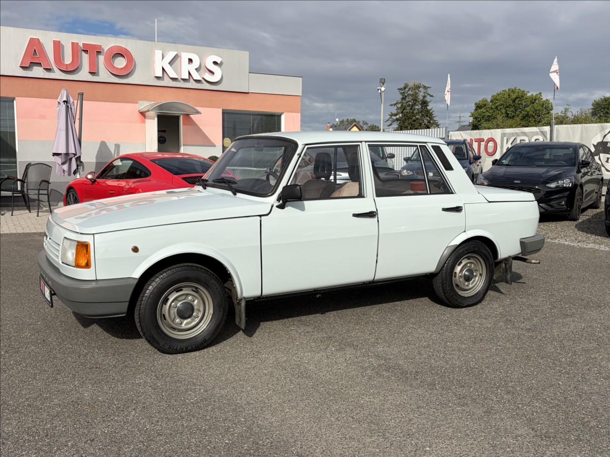 wartburg-353-1-3-mimoradne-zachovaly-retrokousek - 8