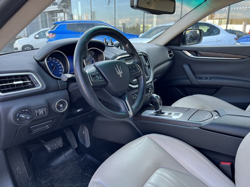 maserati-ghibli-3-0-v6-bi-turbo-sq4-at8 - 4