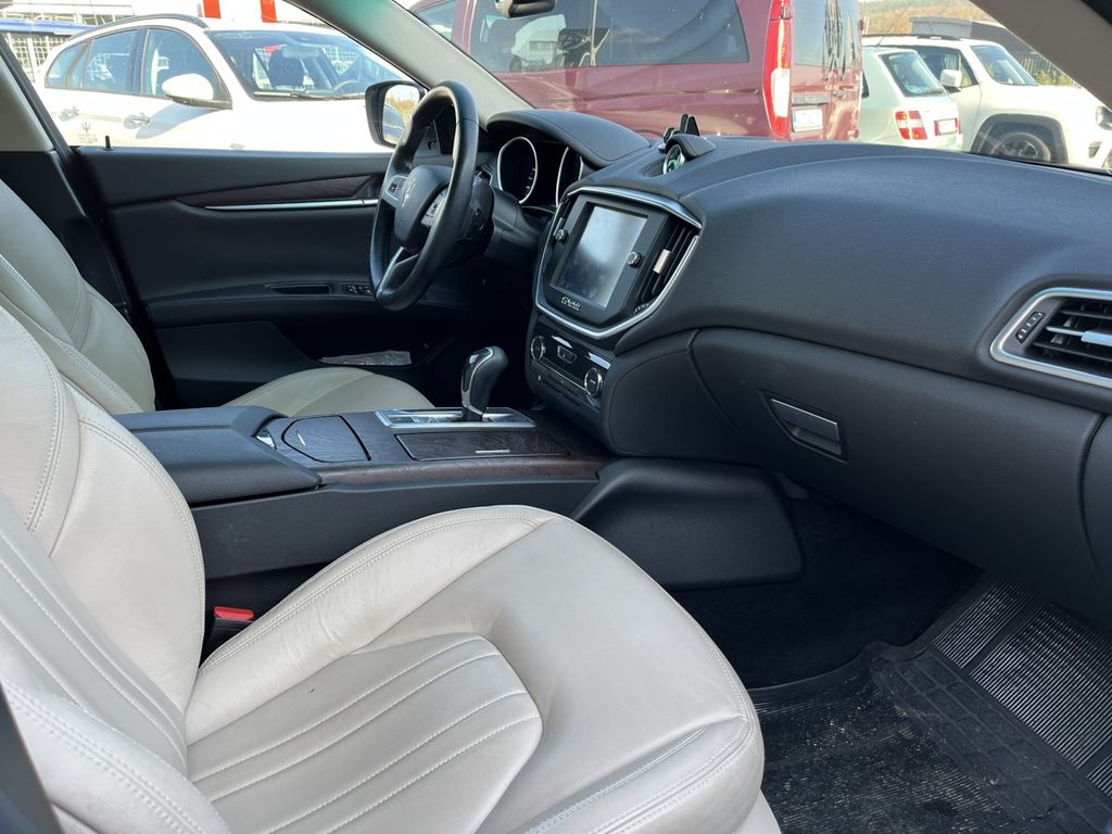 maserati-ghibli-3-0-v6-bi-turbo-sq4-at8 - 5