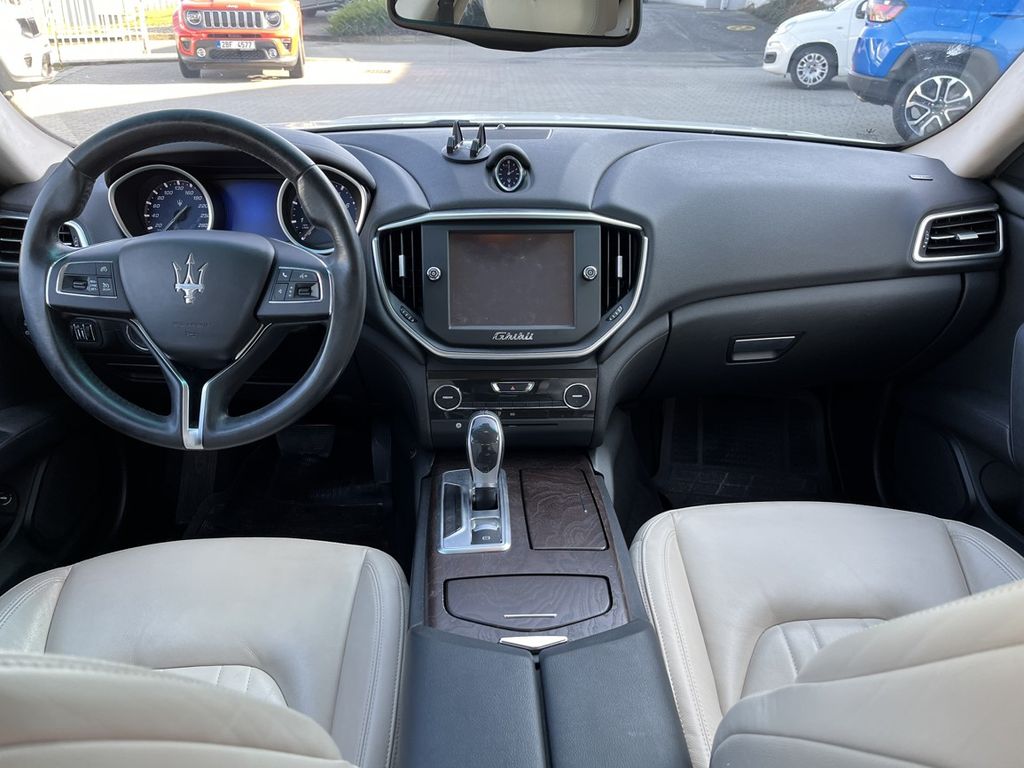 maserati-ghibli-3-0-v6-bi-turbo-sq4-at8 - 7
