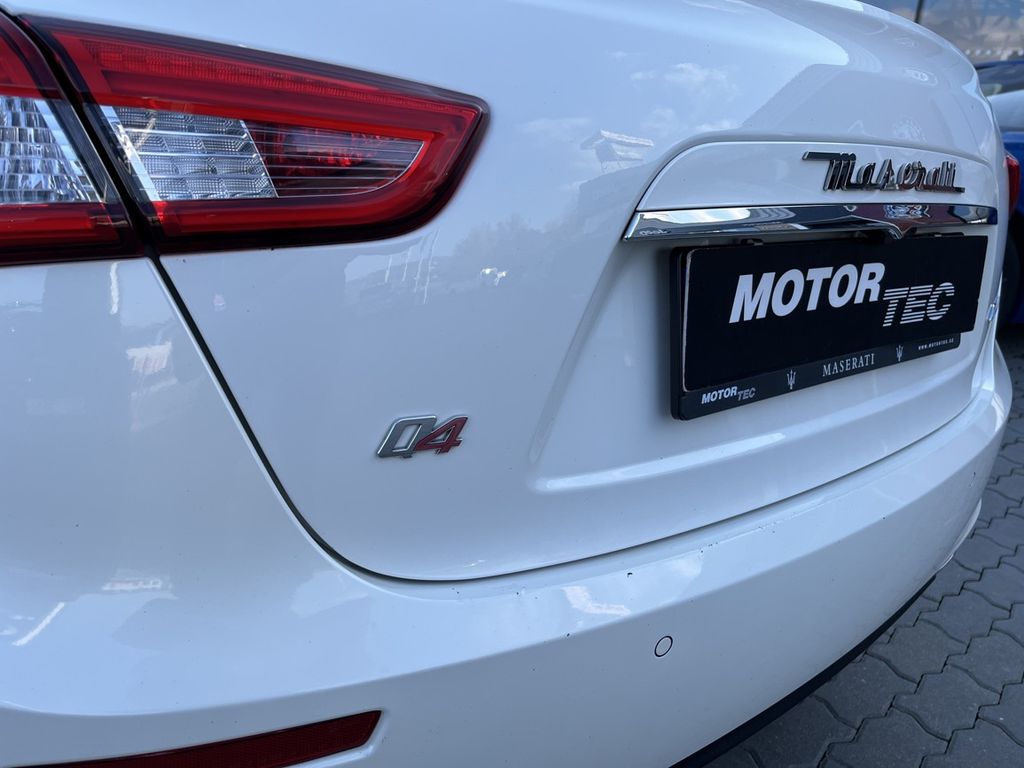 maserati-ghibli-3-0-v6-bi-turbo-sq4-at8 - 9