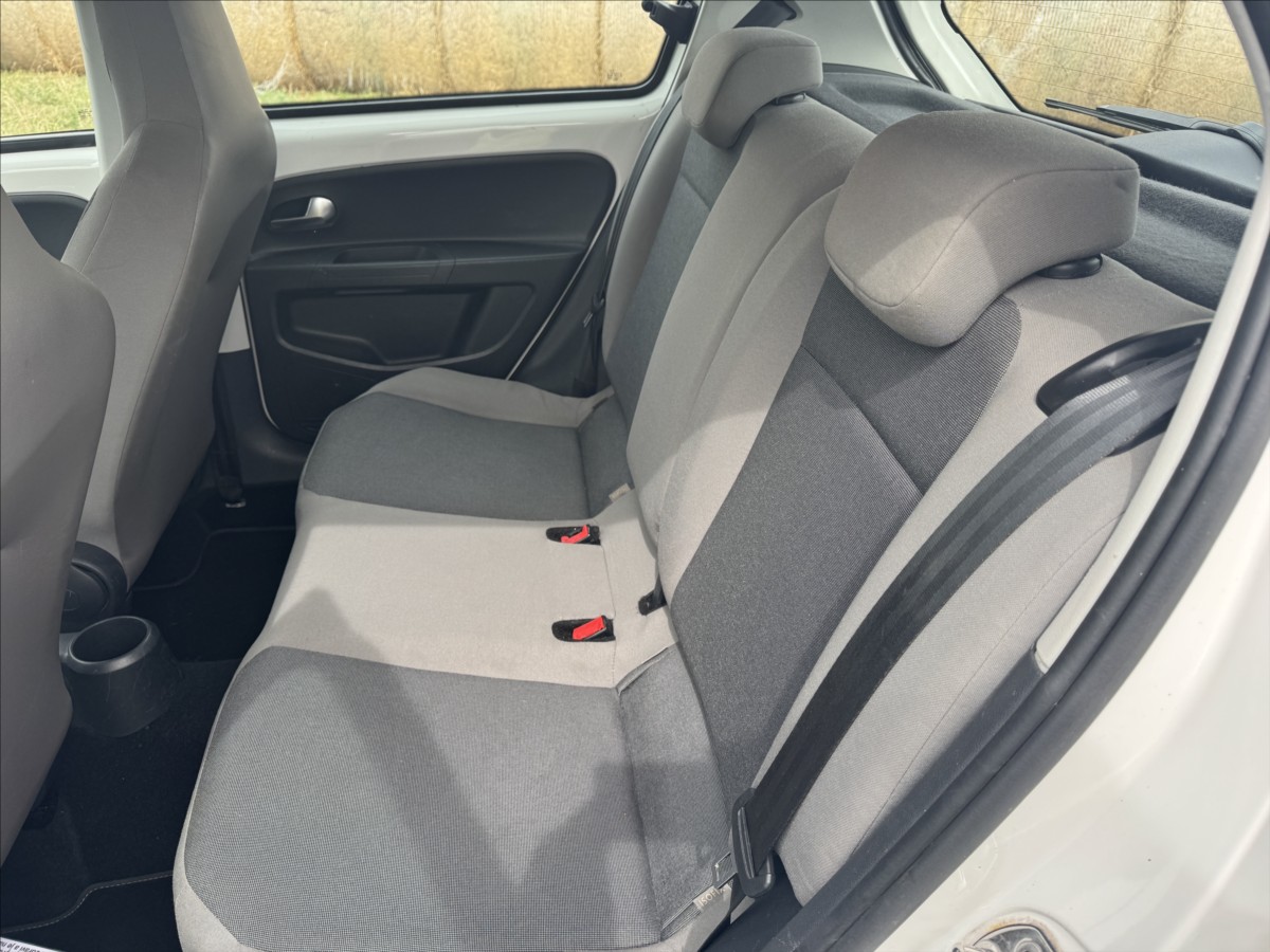 volkswagen-up-1-0-cross-max-vybava-serviska - 9