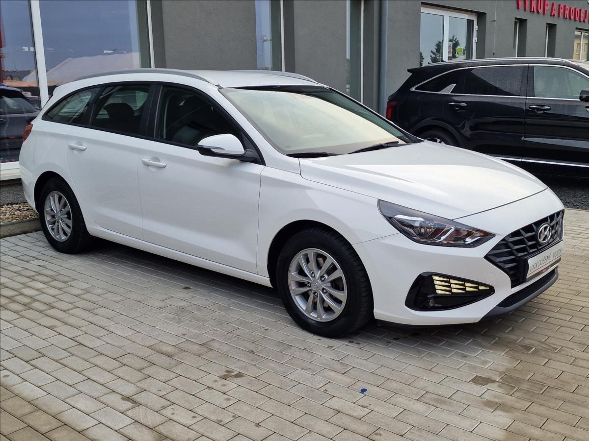hyundai-i30-1-6-crdi-comfort-cr-1-majitel - 1