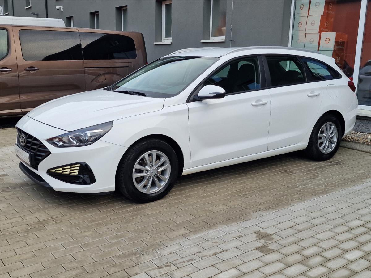 hyundai-i30-1-6-crdi-comfort-cr-1-majitel - 5