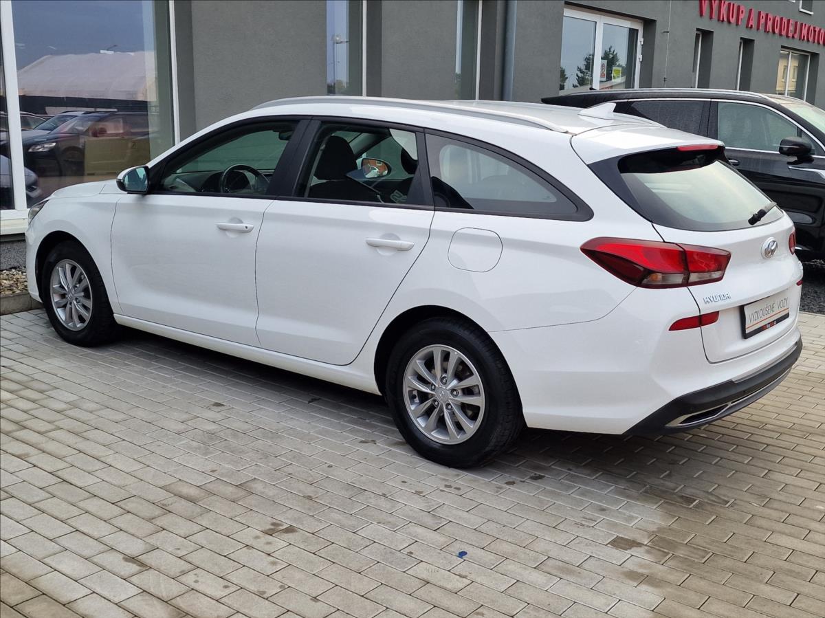hyundai-i30-1-6-crdi-comfort-cr-1-majitel - 6