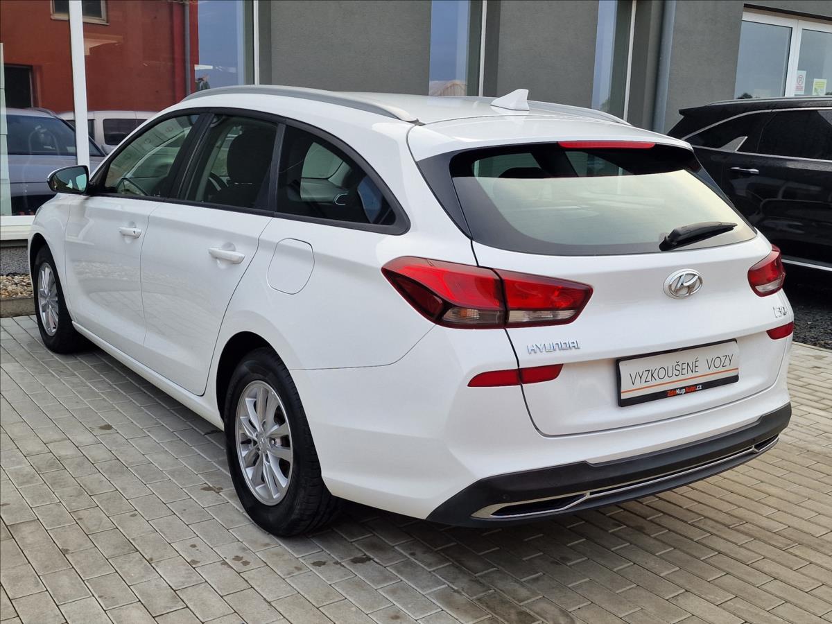 hyundai-i30-1-6-crdi-comfort-cr-1-majitel - 7