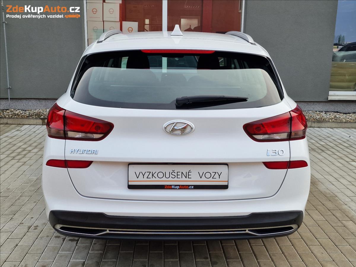 hyundai-i30-1-6-crdi-comfort-cr-1-majitel - 8