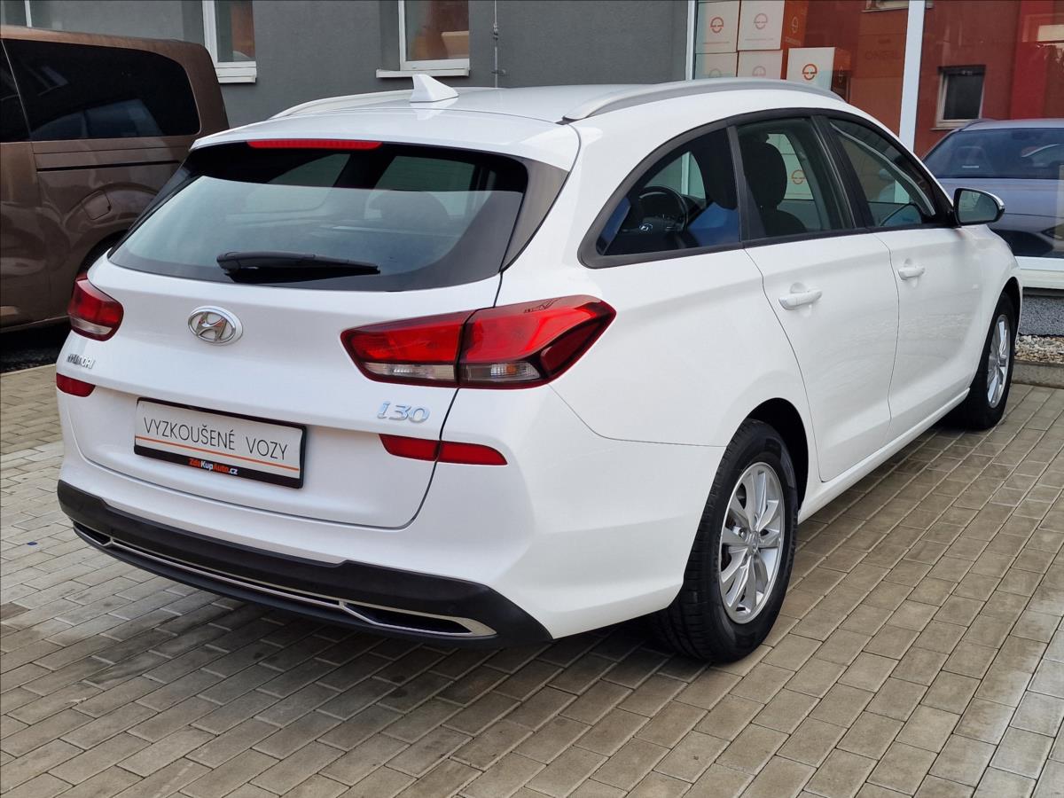 hyundai-i30-1-6-crdi-comfort-cr-1-majitel - 9