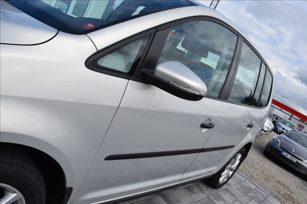 volkswagen-touran-1-4-i-103kw-automat-tazne-navi - 9