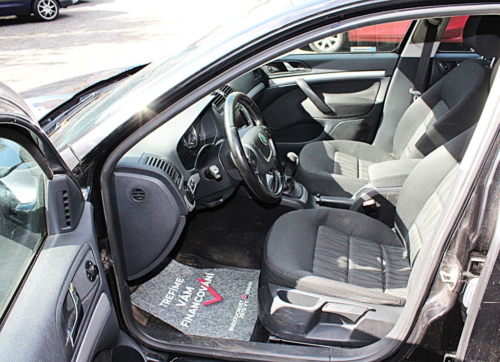 skoda-octavia-kombi-ii-1-6-tdi - 9
