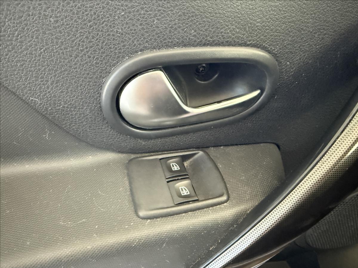 dacia-logan-0-9-66kw-stepway-1-majitel - 9