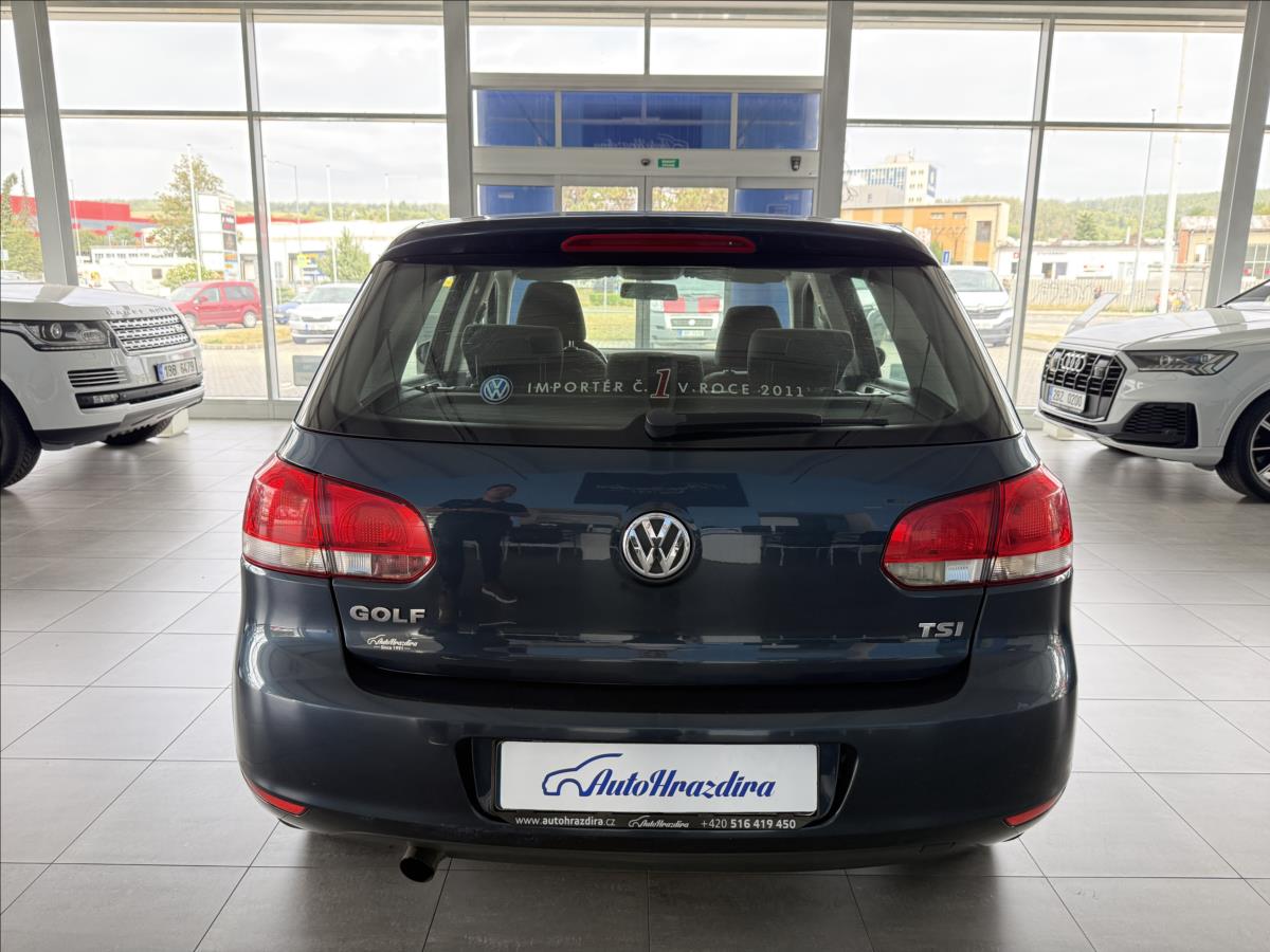 volkswagen-golf-1-2-tsi-77kw-comfort-serviska - 4