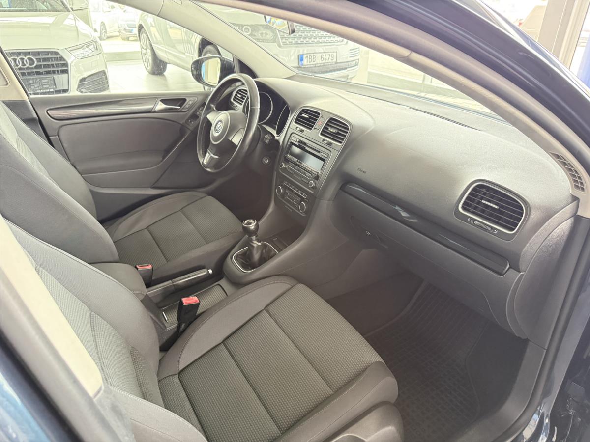 volkswagen-golf-1-2-tsi-77kw-comfort-serviska - 7