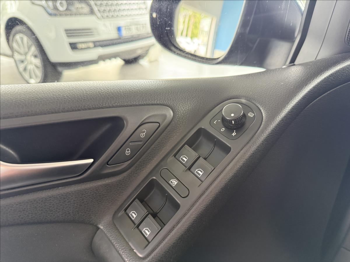 volkswagen-golf-1-2-tsi-77kw-comfort-serviska - 9