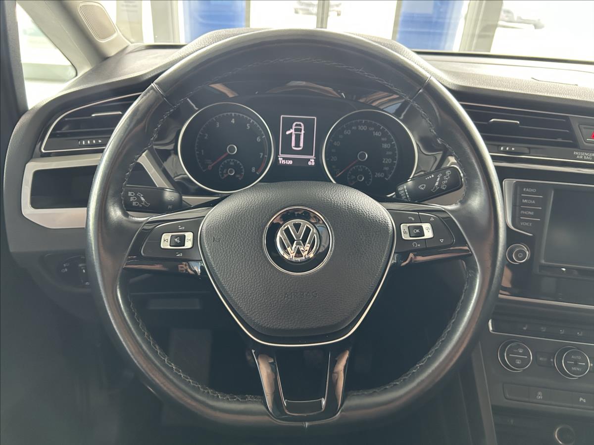 volkswagen-touran-1-2-tsi-81kw-2-maj-serviska - 8