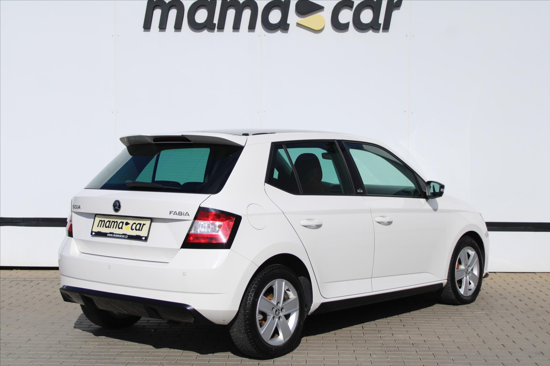 skoda-fabia-1-2-tsi-monte-carlo-panorama - 6