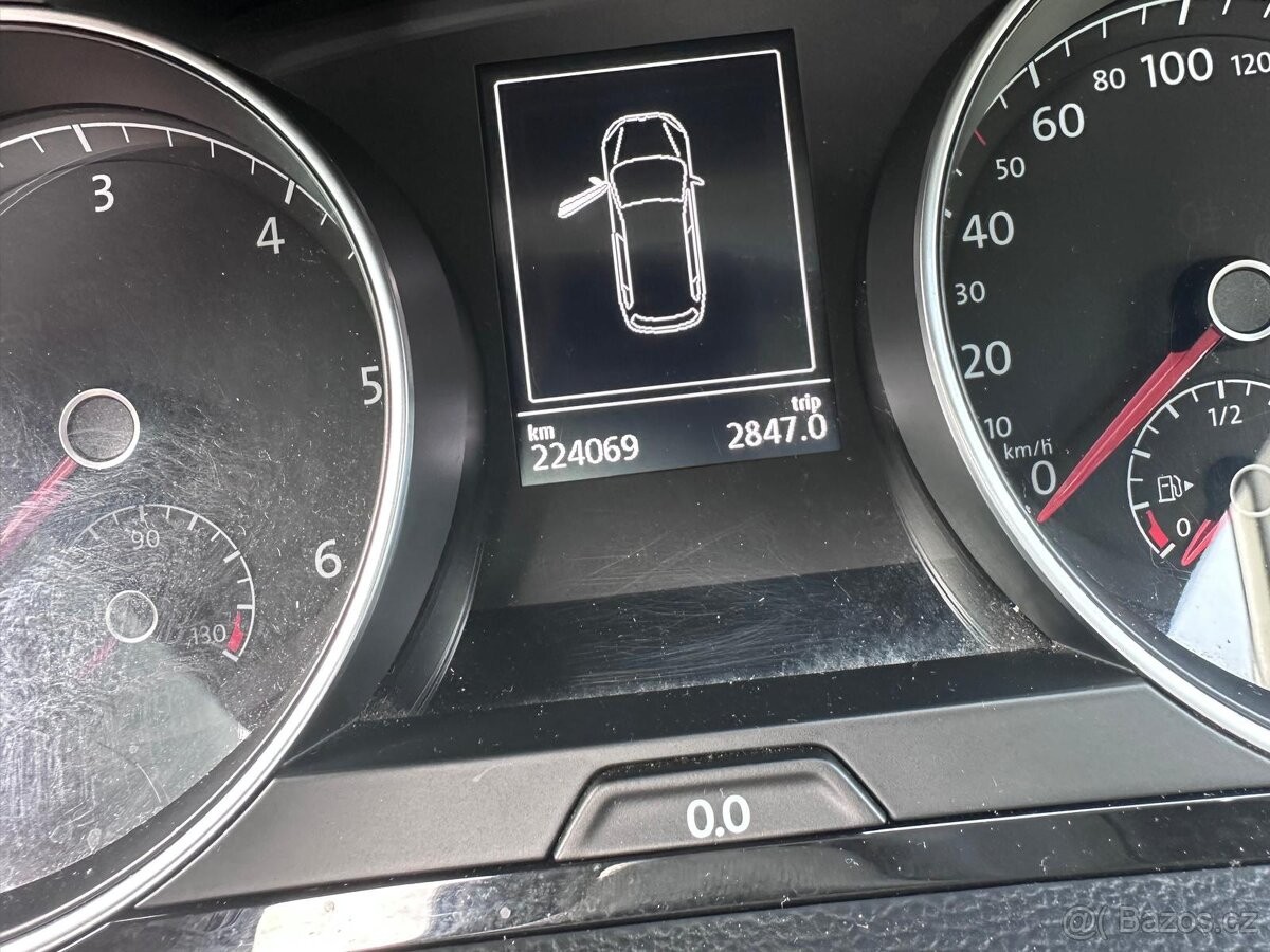 volkswagen-golf-2-0-7-rv2016-tdi-110-kw - 4