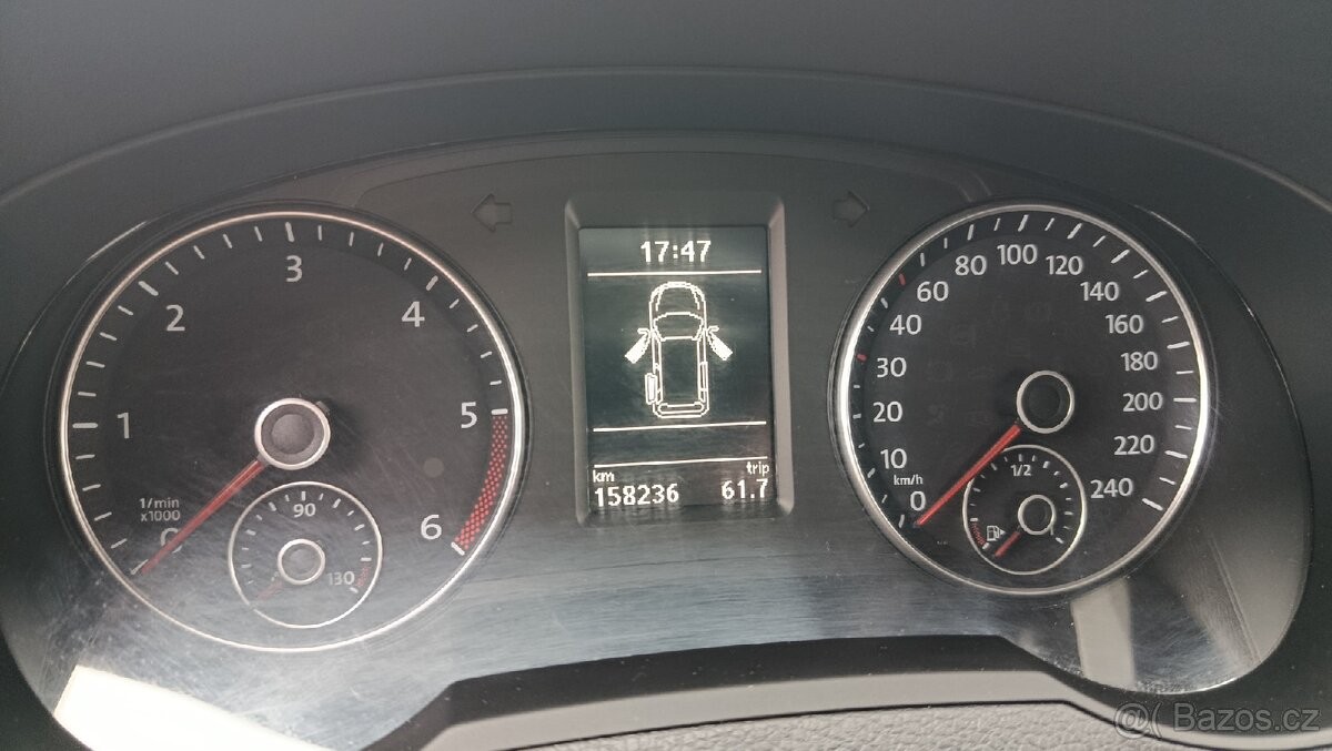 volkswagen-sharan-2-0-tdi-bluemotion-103-kw - 8