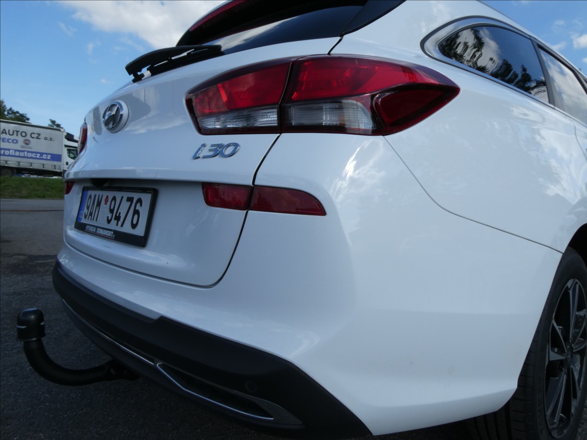 hyundai-i30-1-0-t-gdi-88kw-smart-cr-navigace - 9