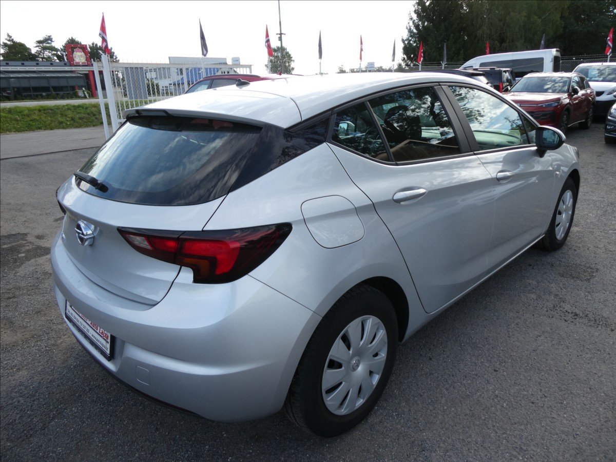 opel-astra-1-4-i-74kw-2x-kola-serviska - 8