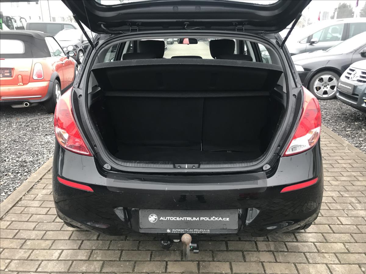 hyundai-i20-1-3-1-2i-63kw-classic-nova-stk - 7