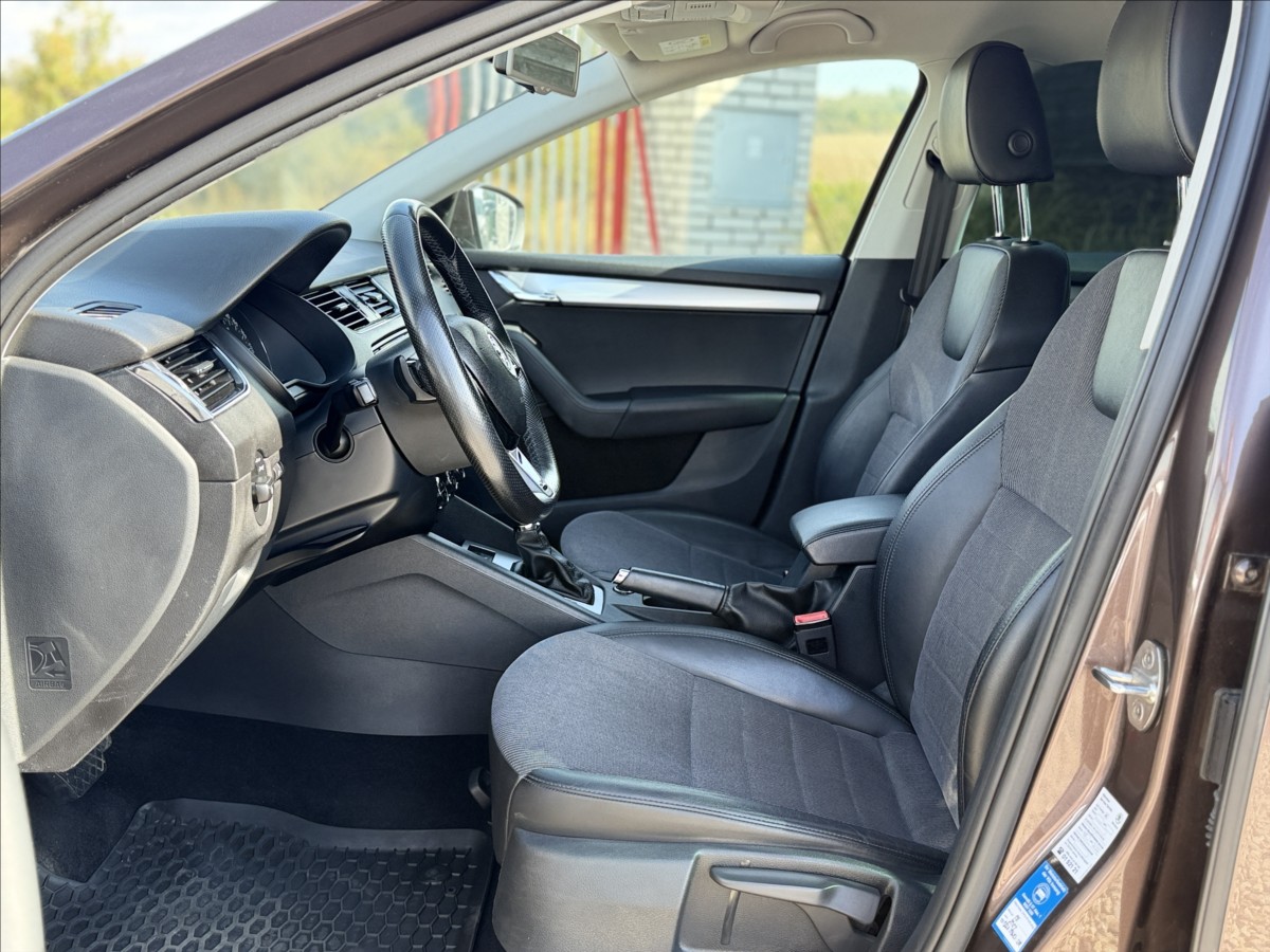 skoda-octavia-tdi-dsg-f1-navi-el-kufr - 9